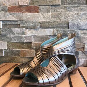 Everybody Women's Opal Flat Ankle Wrap Sandal
